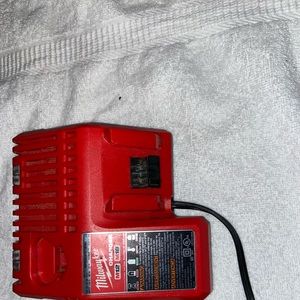 Milwaukee 18v &12v charger